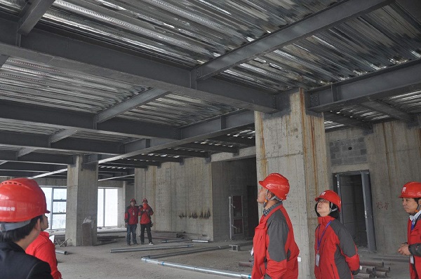 鋼結(jié)構(gòu)和混凝土建筑，對(duì)比一下就知道哪個(gè)適合建廠房